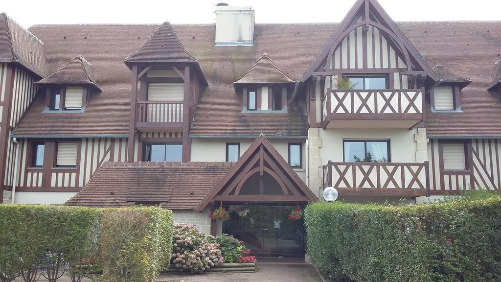 Апартаменты Les Manoirs Довиль Экстерьер фото